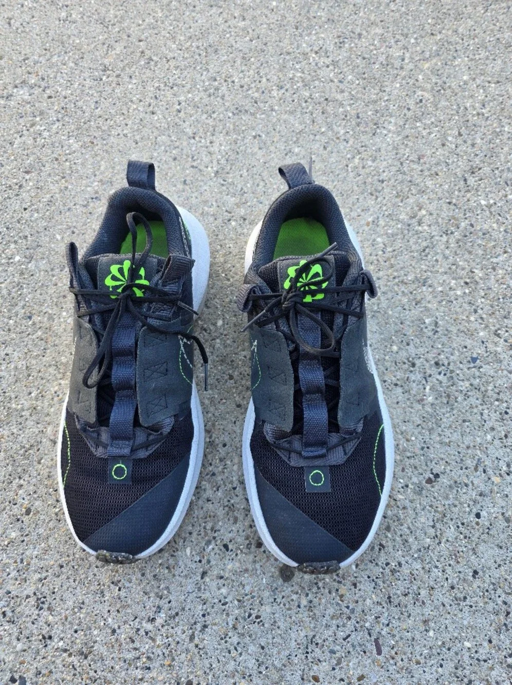 Nike Black and Green Athletic Sneaker Youth Boys 7Y